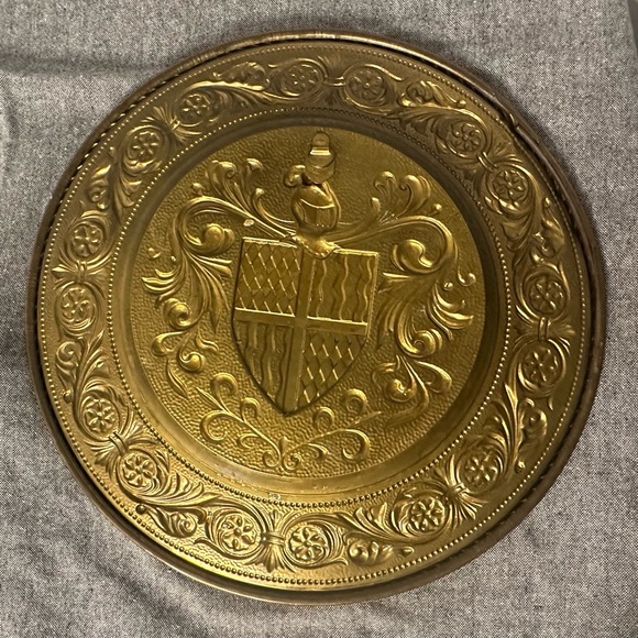 Elegant Brass / White Shield Coat of Arms Wall Plaques. Set of 2 - Picture 5 of 7